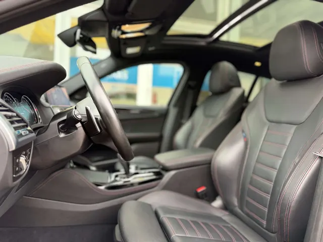 BMW X4 M 2019 vor dem Showroom von Raf Cars in Ninove-Outer, Foto 19