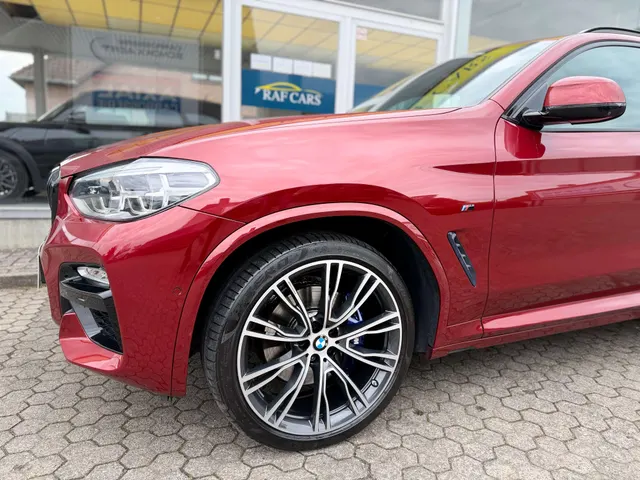 BMW X4 M 2019 vor dem Showroom von Raf Cars in Ninove-Outer, Foto 29