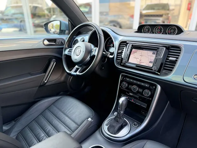 Volkswagen Beetle 2018 vor dem Showroom von Raf Cars in Ninove-Outer, Foto 10