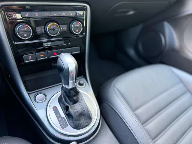 Volkswagen Beetle 2018 vor dem Showroom von Raf Cars in Ninove-Outer, Foto 17