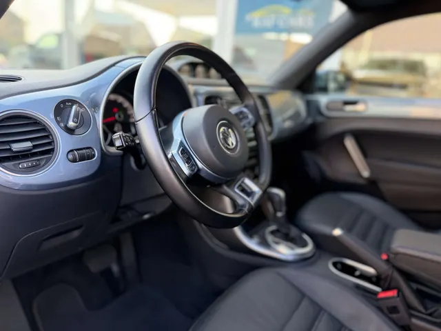 Volkswagen Beetle 2018 vor dem Showroom von Raf Cars in Ninove-Outer, Foto 20