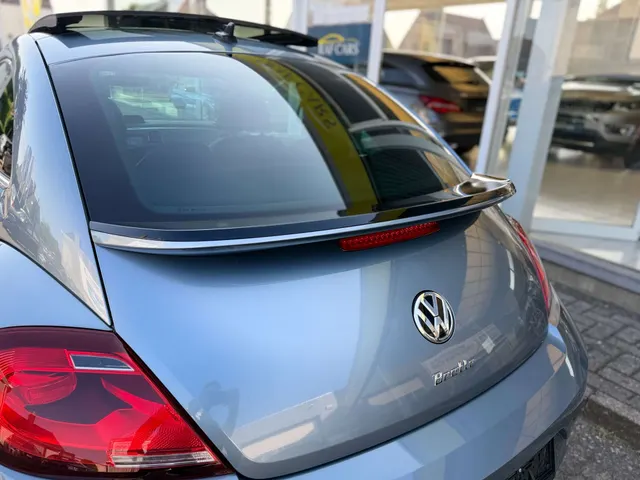 Volkswagen Beetle 2018 vor dem Showroom von Raf Cars in Ninove-Outer, Foto 22