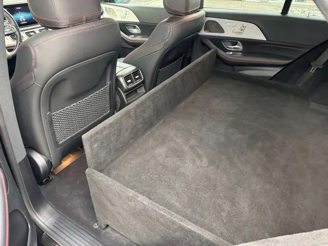 Mercedes-Benz GLE 53 AMG 2023 vor dem Showroom von Raf Cars in Ninove-Outer, Foto 22