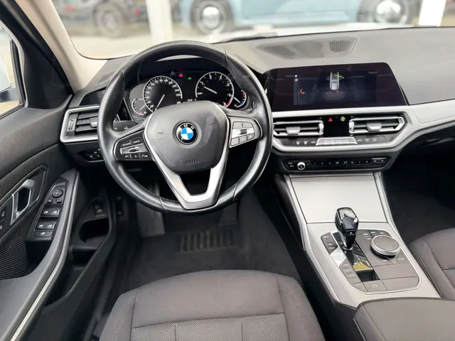 BMW 318 2020 devant le showroom de Raf Cars à Ninove-Outer, photo 21