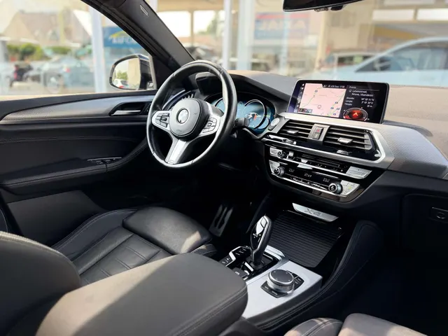 BMW X4 2019 vor dem Showroom von Raf Cars in Ninove-Outer, Foto 15