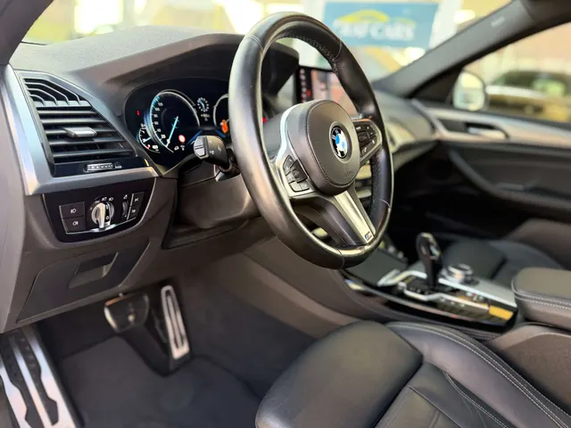 BMW X4 2019 vor dem Showroom von Raf Cars in Ninove-Outer, Foto 18