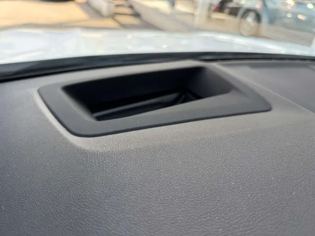 BMW X4 2019 vor dem Showroom von Raf Cars in Ninove-Outer, Foto 26