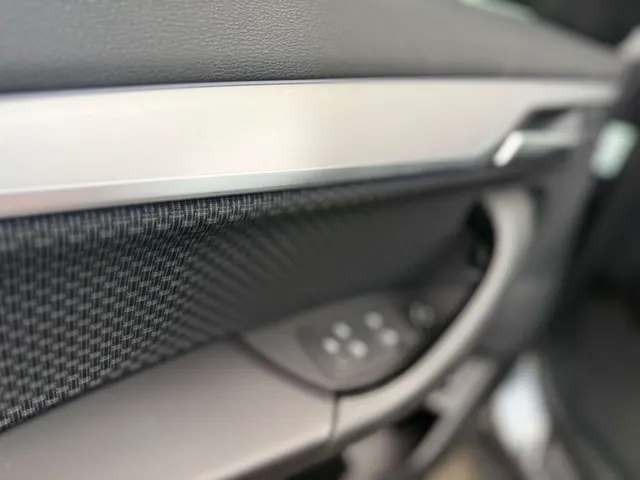 BMW X2 2019 vor dem Showroom von Raf Cars in Ninove-Outer, Foto 22