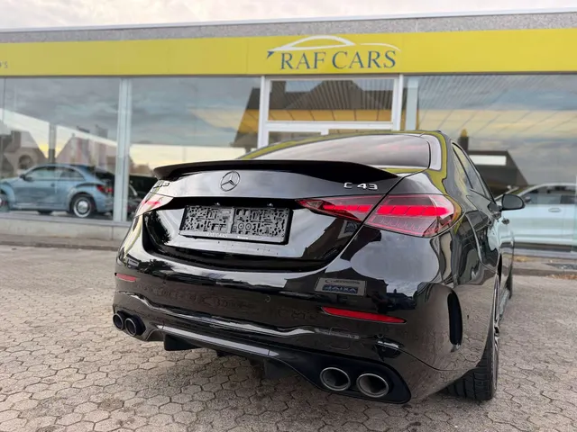 Mercedes-Benz C 43 AMG 2023 vor dem Showroom von Raf Cars in Ninove-Outer, Foto 10