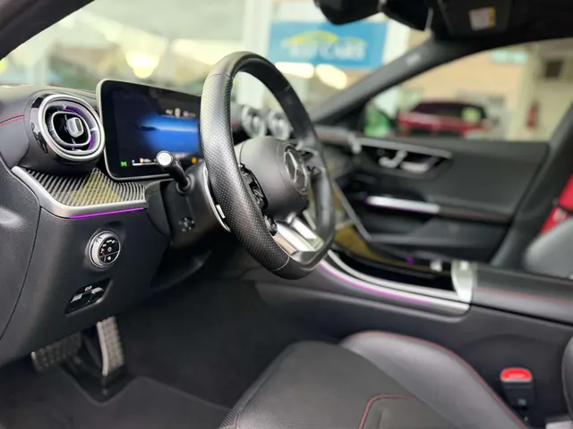 Mercedes-Benz C 43 AMG 2023 vor dem Showroom von Raf Cars in Ninove-Outer, Foto 14