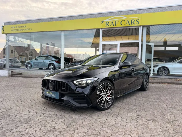 Mercedes-Benz C 43 AMG 2023 vor dem Showroom von Raf Cars in Ninove-Outer, Foto 3