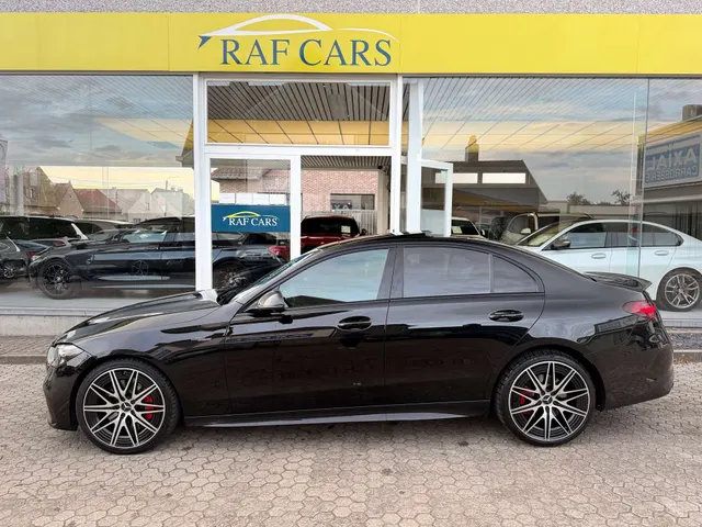Mercedes-Benz C 43 AMG 2023 vor dem Showroom von Raf Cars in Ninove-Outer, Foto 4