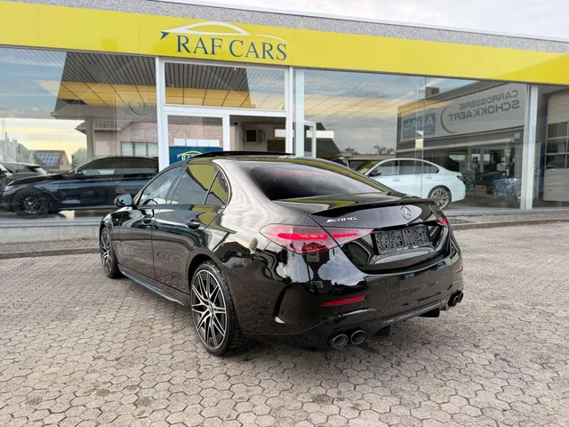 Mercedes-Benz C 43 AMG 2023 vor dem Showroom von Raf Cars in Ninove-Outer, Foto 5