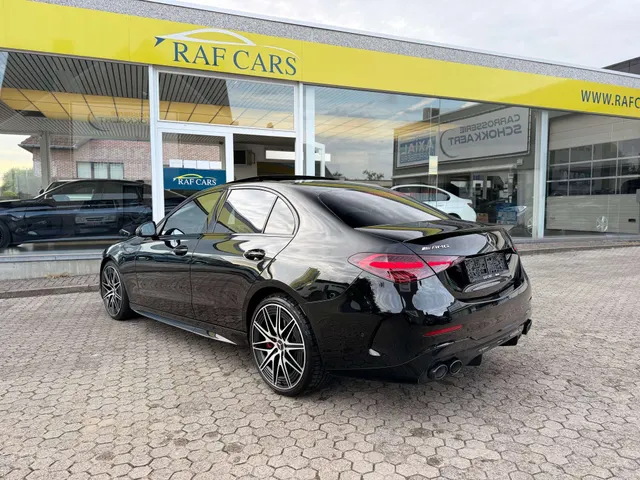 Mercedes-Benz C 43 AMG 2023 vor dem Showroom von Raf Cars in Ninove-Outer, Foto 6