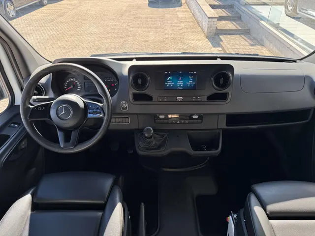Mercedes-Benz Sprinter 2020 on the forecourt of the Raf Cars showroom in Ninove-Outer, photo 13