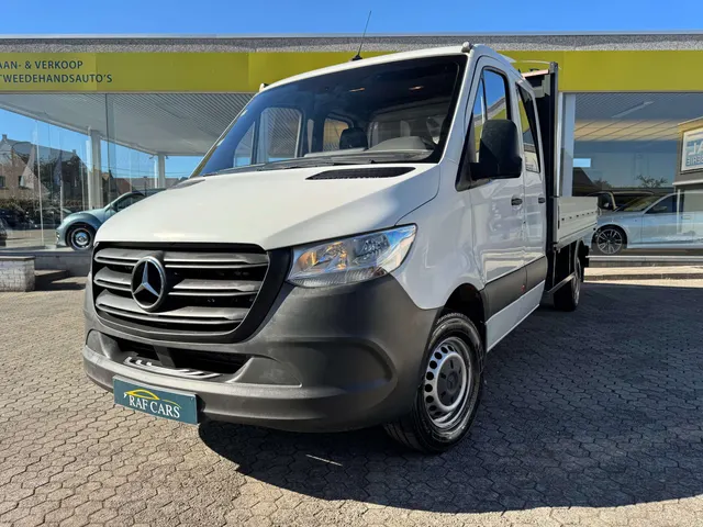 Mercedes-Benz Sprinter 2020 on the forecourt of the Raf Cars showroom in Ninove-Outer, photo 2