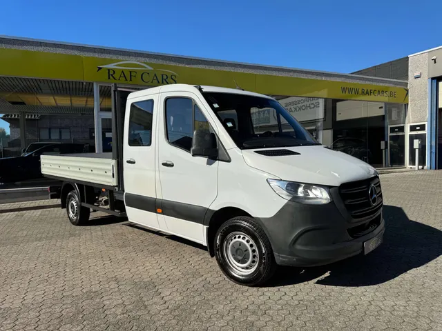 Mercedes-Benz Sprinter 2020 on the forecourt of the Raf Cars showroom in Ninove-Outer, photo 5