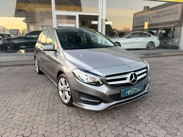 Mercedes-Benz B 180 2018 vor dem Showroom von Raf Cars in Ninove-Outer, Foto 10
