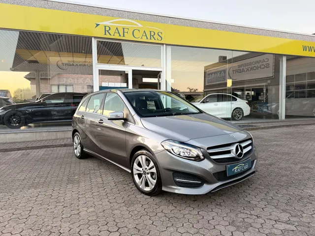 Mercedes-Benz B 180 2018 vor dem Showroom von Raf Cars in Ninove-Outer, Foto 11
