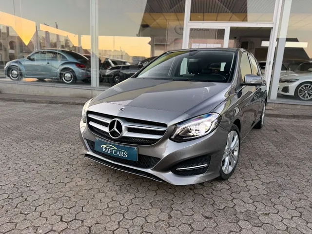 Mercedes-Benz B 180 2018 vor dem Showroom von Raf Cars in Ninove-Outer, Foto 2
