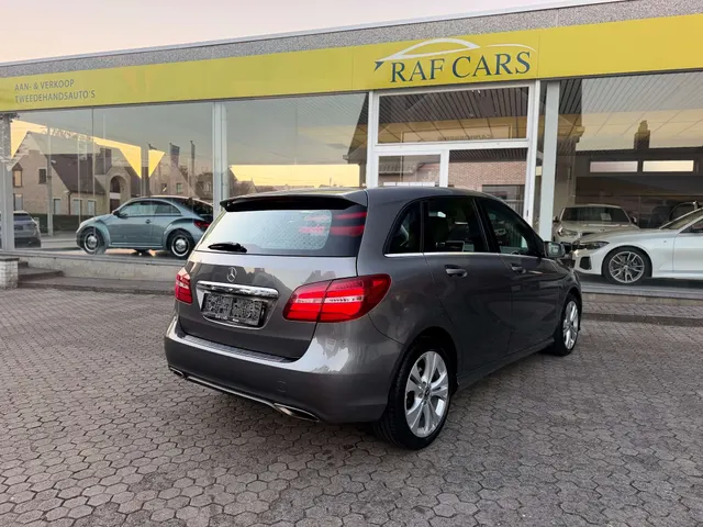 Mercedes-Benz B 180 2018 vor dem Showroom von Raf Cars in Ninove-Outer, Foto 9