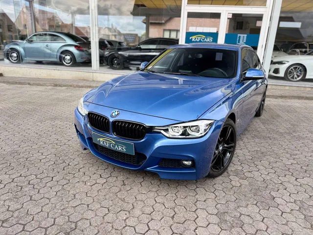 BMW 330 2017 vor dem Showroom von Raf Cars in Ninove-Outer, Foto 2