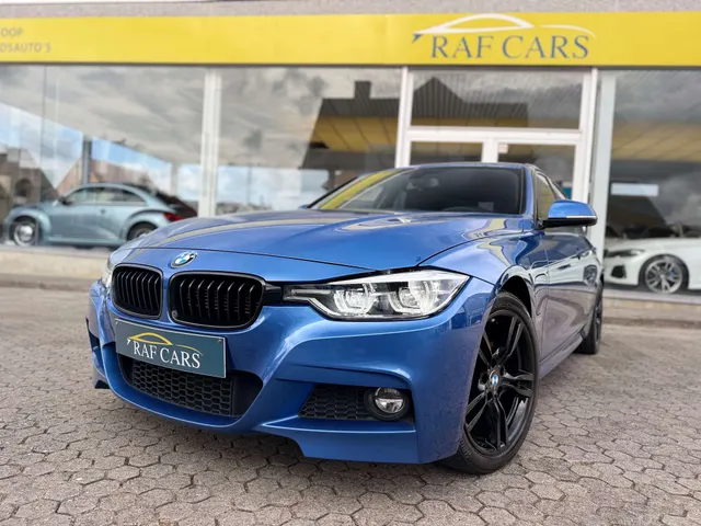 BMW 330 2017 vor dem Showroom von Raf Cars in Ninove-Outer, Foto 4