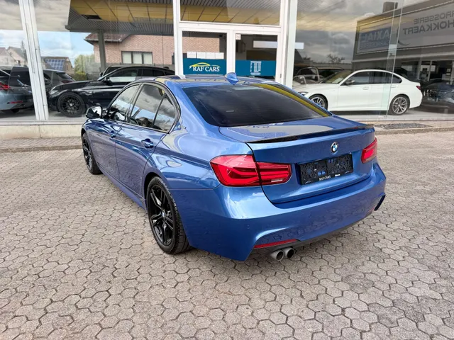 BMW 330 2017 vor dem Showroom von Raf Cars in Ninove-Outer, Foto 7