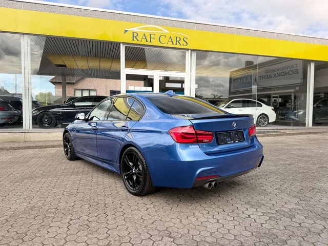 BMW 330 2017 vor dem Showroom von Raf Cars in Ninove-Outer, Foto 8