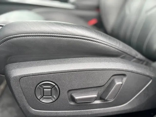 Audi A6 2021 vor dem Showroom von Raf Cars in Ninove-Outer, Foto 20