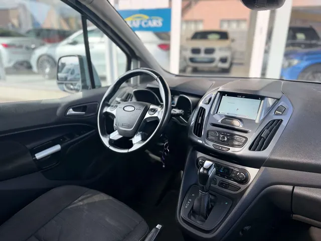Ford Tourneo Connect 2018 on the forecourt of the Raf Cars showroom in Ninove-Outer, photo 13