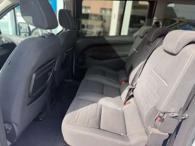 Ford Tourneo Connect 2018 on the forecourt of the Raf Cars showroom in Ninove-Outer, photo 15