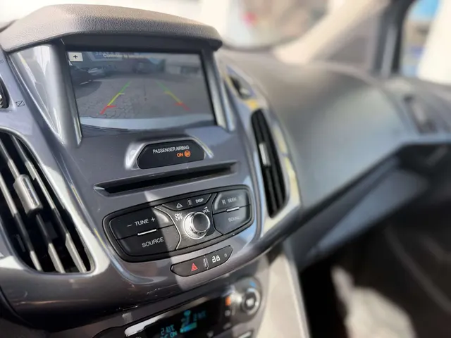 Ford Tourneo Connect 2018 on the forecourt of the Raf Cars showroom in Ninove-Outer, photo 19