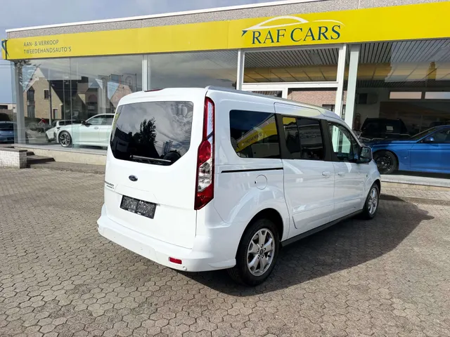 Ford Tourneo Connect 2018 on the forecourt of the Raf Cars showroom in Ninove-Outer, photo 9