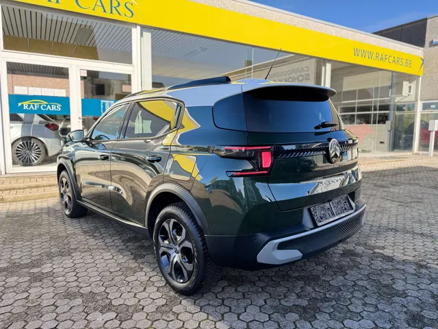 Citroen C3 Aircross 2025 op de klinkers voor de showroom van Raf Cars in Ninove-Outer, foto 10