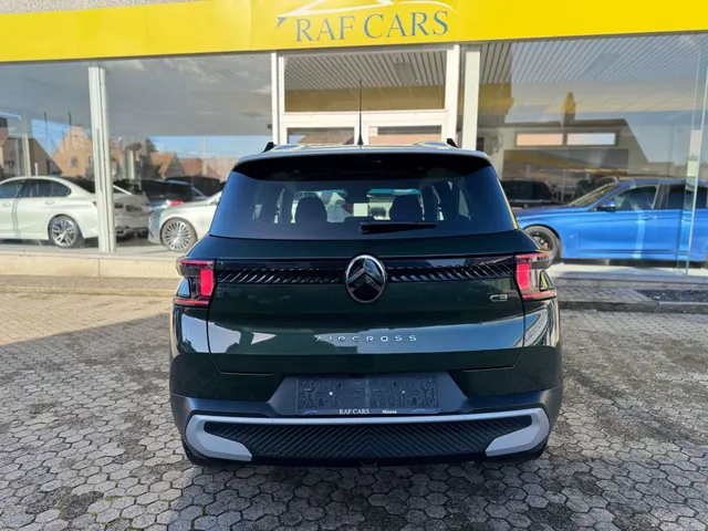 Citroen C3 Aircross 2025 op de klinkers voor de showroom van Raf Cars in Ninove-Outer, foto 13