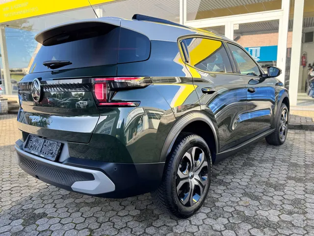 Citroen C3 Aircross 2025 op de klinkers voor de showroom van Raf Cars in Ninove-Outer, foto 15